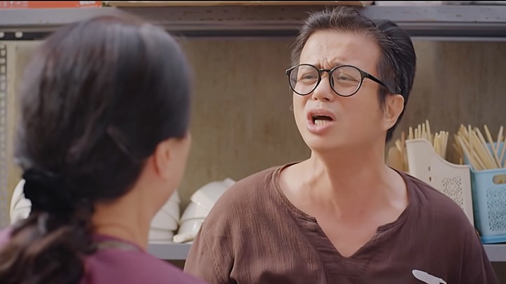 thuong-ngay-nang-ve-tap-17-vtv3-4-144031_464.jpg Em trai bà Nga phản pháo khi bị bà nhắc đến lương 2 triệu. Ảnh chụp màn hìn