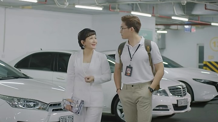 thuong-ngay-nang-ve-tap-18-vtv3-1-184722_794.jpg Bà Nga và Duy đi cùng nhau. Ảnh chụp màn hình