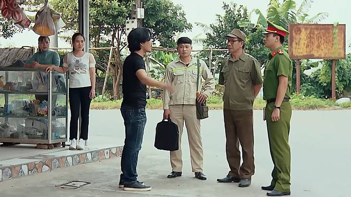 pho-trong-lang-tap-33-vtv1-4-154558_272.jpg Nam muốn lắp camera để phòng ngừa tội phạm. Ảnh chụp màn hình