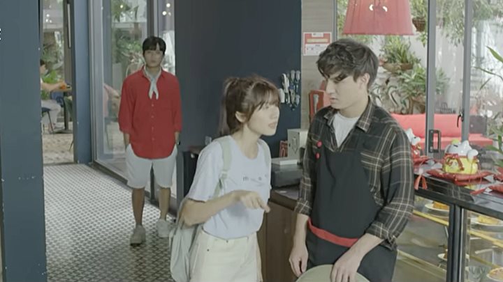Vân Vân bị sếp Phong nghe được cô nói xấu anh. Ảnh chụp màn hình