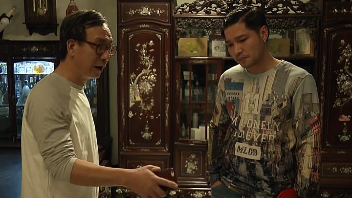 pho-trong-lang-tap-tap-36-vtv1-2-151813_514.jpg Ông Quyền tức giận khi biết Tiến cầu hôn Ngọc. Ảnh chụp màn hình