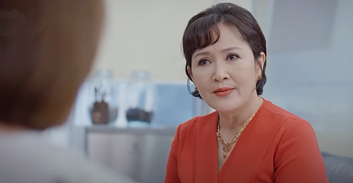 thuong-ngay-nang-ve-tap-21-vtv3-2-160212_671.jpg Bà Nhung gặp Trang nói chuyện sau khi biết con bà bị đánh trượt. Ảnh chụp màn hình