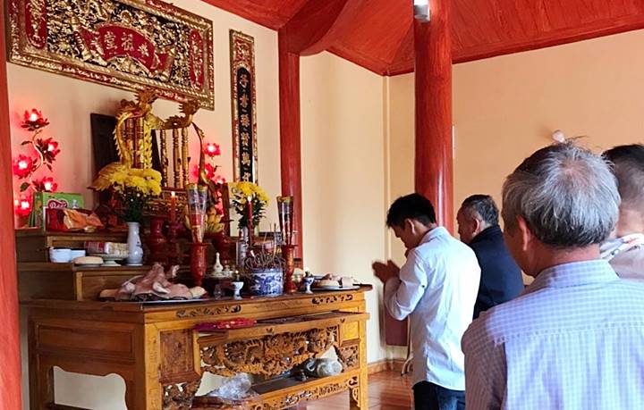 Bài văn khấn cúng Rằm tháng Chạp tại bàn thờ Gia tiên và Thổ Công chuẩn truyền thống nhất