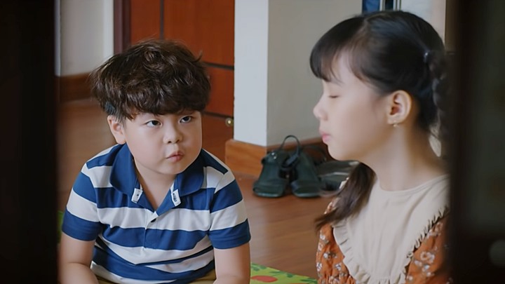 thuong-ngay-nang-ve-tap-29-vtv3-4-181116_494.jpg Sam - So chứng kiến bố mẹ tranh cãi. Ảnh chụp màn hình