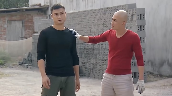 pho-trong-lang-tap-48-vtv1-4-160416_43.jpg Mến khuyên Hiếu bỏ tính trẻ con. Ảnh chụp màn hình