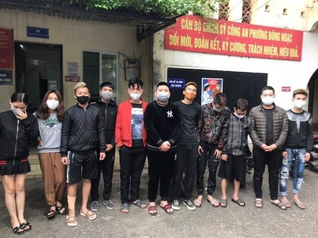 Các đối tượng sử dụng ma túy bất chấp lệnh cấm. Ảnh: Công an cung cấp.