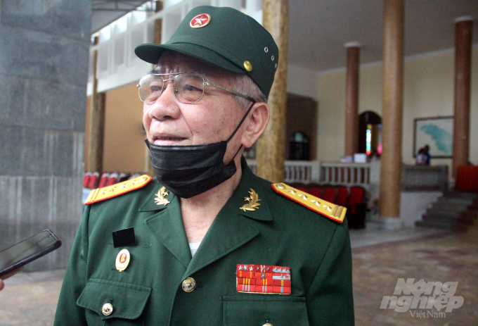 Đại tá Hồ Hữu Lạn, nguyên Trung đoàn trưởng Trung đoàn 3 thuộc Sư đoàn 324, Tham mưu phó Quân khu IV: Với chúng tôi, nguyên Tổng Bí thư Lê Khả Phiêu là một con người gần gũi như anh em ruột thịt. Ảnh: Võ Dũng.