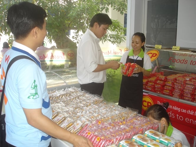 14-38-13_nh-2-dn-thuc-phm-bi-1