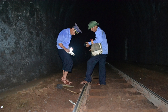13-20-56_nh-quy-cung-dong-nghiep-tro-doi-trong-duong-hm