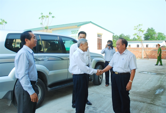 10-45-04_1-chu-tich-hdqt-nguyen-hong-lm-cho-don-dong-chi-le-kh-phieu-nguyen-tong-bi-thu-dcs-viet-nm