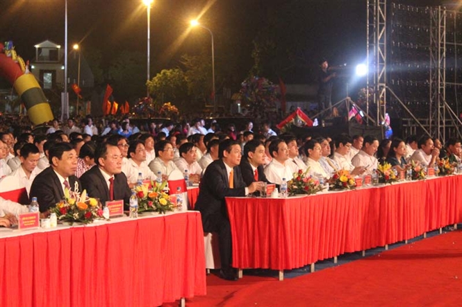 18-35-30_di-bieu-trung-uong-v-di-phuong-thm-gi-buoi-le