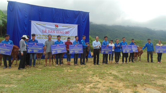 15-25-50_le-bn-gio-bo-cho-19-gi-dinh-thnh-nien-kho-khn-
