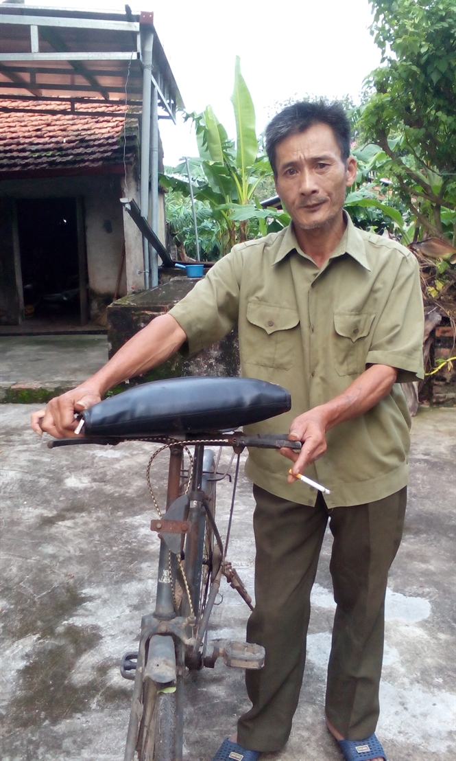 20-39-30_chiec-xe-dp-c-tng-gn-bo-voi-ong-do-vn-qun-suot-10-nm-hnh-trinh-rong-ruoi-cong-viec-di-tim-thn-nhn-cho-cc-phn-mo-liet-si