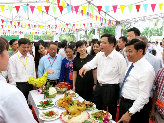 12-36-00_bo_truong_nguyen_xun_cuong_thm_qun_gin_hng_che_bien_g_doi_yen_the