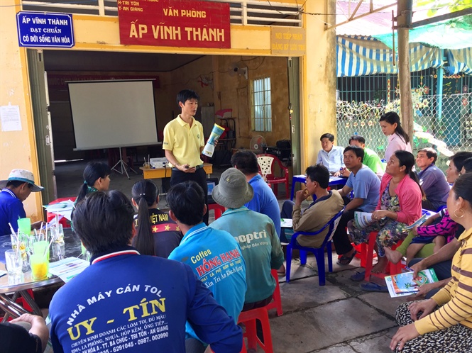 13-34-28_nh_1_-_tng_phn_bon_cho_nong_dn