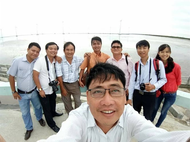 14-21-06_1_cnh_dong_dien_gio_l_di_diem_chup_nh_ly_tuong_cu_nhieu_bn_tre_khi_den_voi_bc_lieu