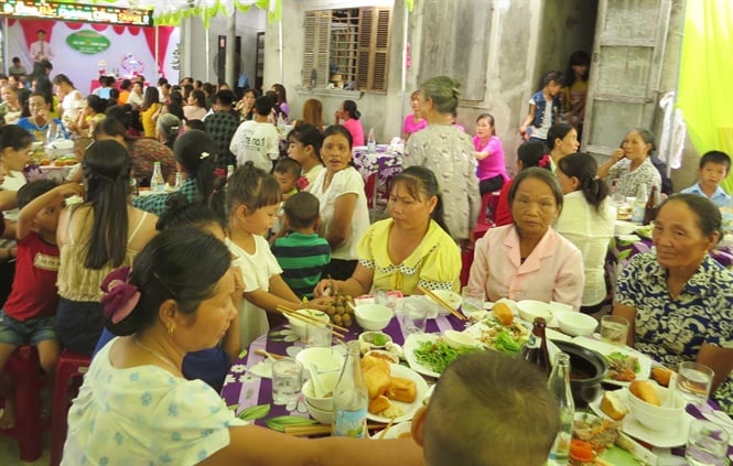 16-05-44_nnvn__3-_phu_nu_di_du