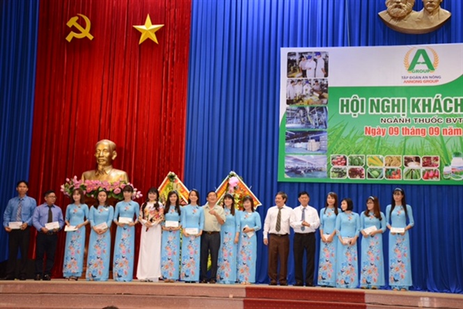 16-29-51_01_tro_thuong_cho_cbnv_cty_dt_thnh_tich_co