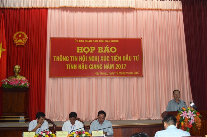 13-33-25_1_bi_thu_tinh_uy_hu_ging_trn_cong_chnh_pht_bieu_ti_buoi_hop_bo