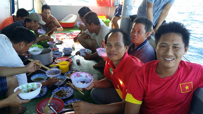08-53-35_3_bu_com_tren_tu_vo_thep
