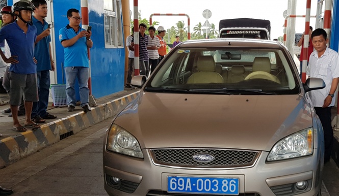 11-50-35_1-ti-xe-kh-bi-ky-lut-vi-d-co-hnh-vi-su-dung-ti-sn-cong-phn-doi-trm-thu-phi-bot-soc-trng