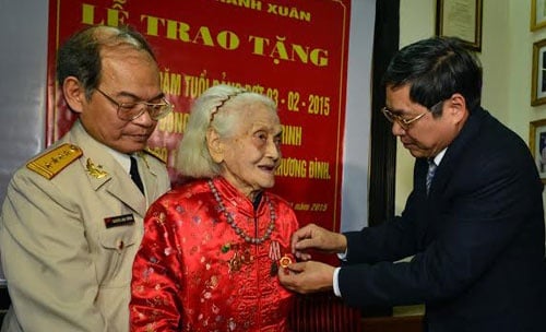 15-49-23_phm_thi_trinh_85_tuoi_dng