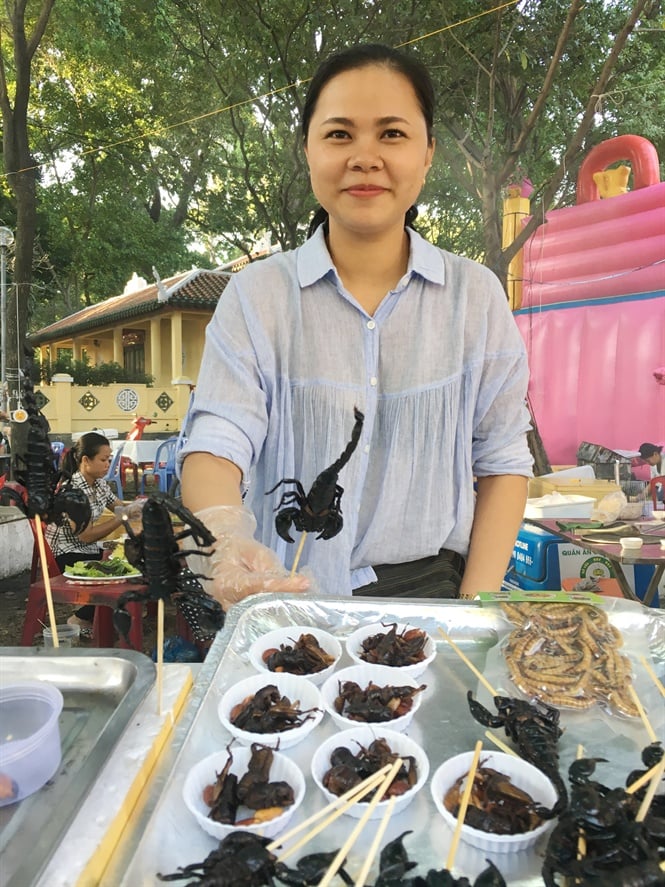 15-10-40_truc-nh-v-thuc-n-con-trung
