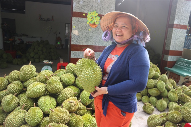 15-20-38_4_chi_ngoc_mi_mot_phu_nu_sn_xut_v_kinh_donh_su_rieng_noi_tieng_o_cu_lo_di_huyen_vung_liem