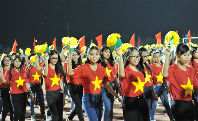15-09-48_don_vn_dong_vien_ruoc_nh_bc_v_dieu_hnh_trong_dem_khi_mc_2