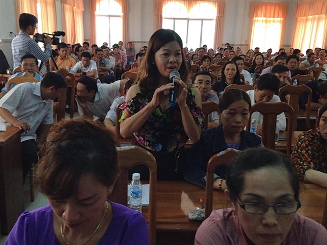 14-18-28_tieu_thuong_cho_ci_nuoc_dt_vn_de_voi_chinh_quyen_di_phuong_ti_buoi_doi_thoi