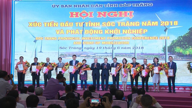 14-54-34_tinh_soc_trng_tro_giy_chung_nhn_du_tu_cho_24_du_n_du_tu_-_nh_hd