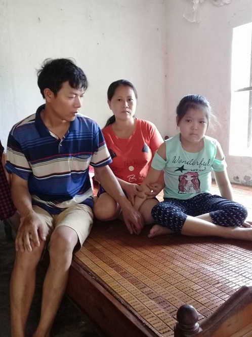 14-22-15_chu_trng_ben_cnh_bo_me_cu_minh