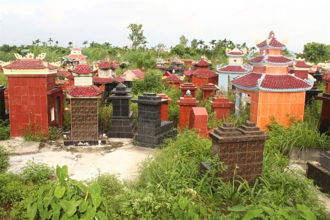 15-19-41_4_nghi_trng_thon_kien_chu_noi_ong_boc_nhieu_ngoi_mo_nht