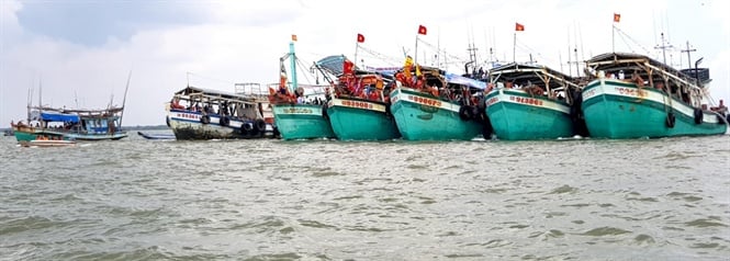 16-52-28_don_tu_dong_lot_vuon_khoi_de_tien_hnh_nghi_thuc_ruoc_ong