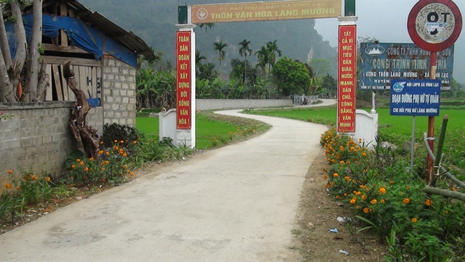10-07-15_nhung_duong_ho_cu_hoi_phu_nu_gop_phn_lm_moi_truong_nong_thon_xnh_sch_dep