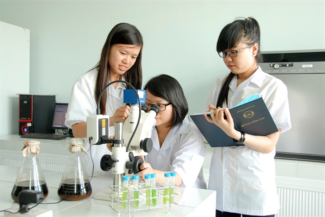 09-45-51_nh_2_chuong_trinh_do_to_nguon_nhn_luc_ung_dung_nncnc_o_n_ging_d_co_nhieu_con_em_nong_dn_dng_ky_thm_gi