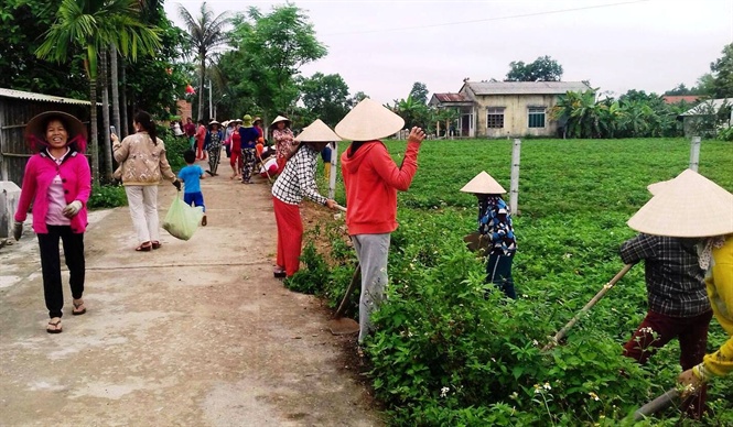 11-23-11_phu_nu_phong_xun_thm_gi_ve_sinh_bo_ve_mo_truong