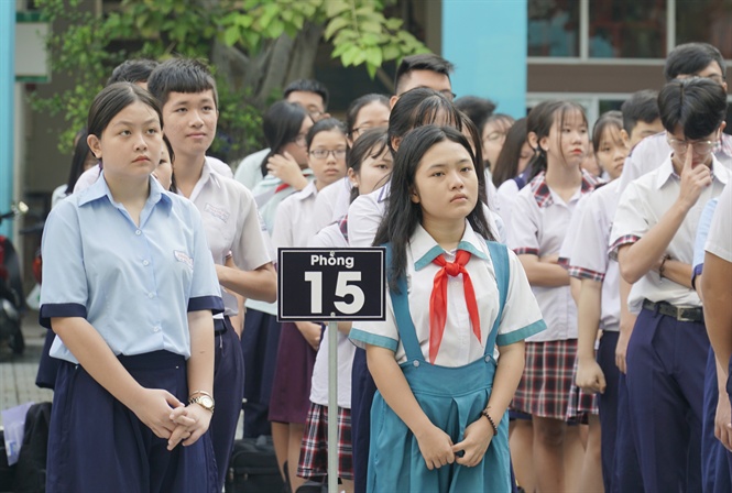 12-53-46_lop_10_tphcm_-_nguyen_thuy_2