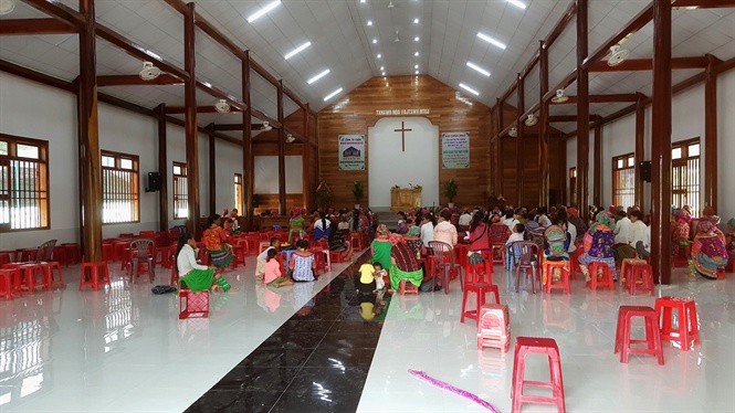 14-51-30_ngoi_nh_tho_moi_duoc_hon_thnh_o_thon_e_br