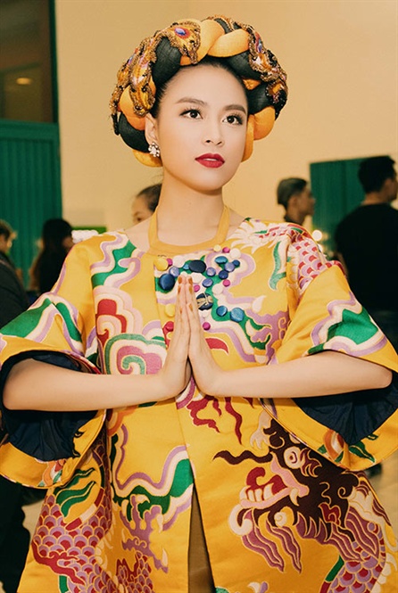 11-18-56_hong_thuy_linh