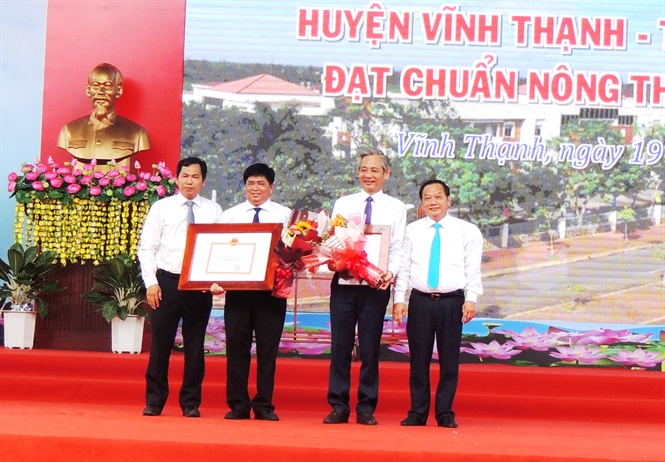 14-26-52_nh_lnh_do_huyen_vinh_thnh_nhn_quyet_dinh_cu_chinh_phu_huyen_dt_chun_ntm_nm_2018