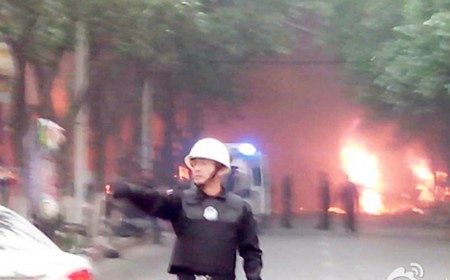 Lửa bốc lên từ hiện trường vụ nổ