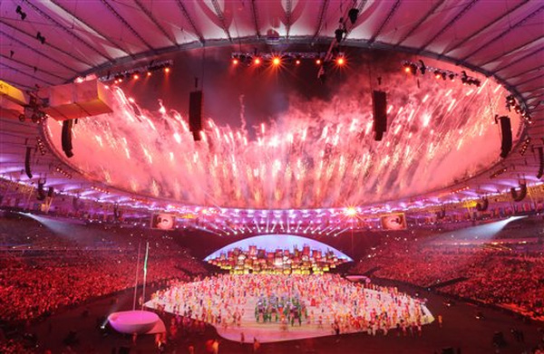 Màn bắn pháo hoa trong lễ khai mạc Olympic Rio 2016