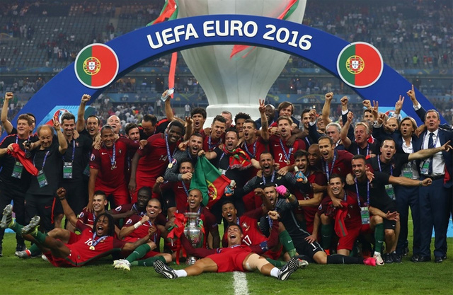 Bồ Đào Nha lần đầu tiên vô địch Euro