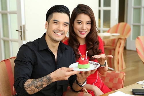 Thiên Nguyễn (trái) thân thiết với Trương Ngọc Ánh sau
