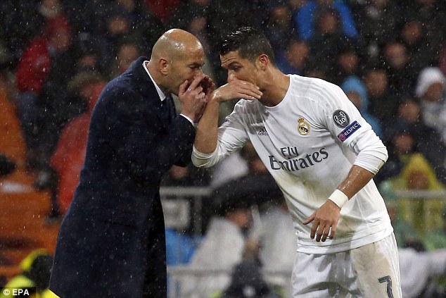 Zidane nhảy nhót tới rách quần sau pha bỏ lỡ của trò cưng Benzema - Ảnh 6. Zidane nhảy nhót tới rách quần sau pha bỏ lỡ của trò cưng Benzema - Ảnh 6.