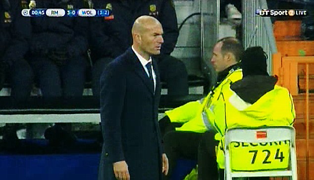 Zidane nhảy nhót tới rách quần sau pha bỏ lỡ của trò cưng Benzema - Ảnh 3. Zidane nhảy nhót tới rách quần sau pha bỏ lỡ của trò cưng Benzema - Ảnh 3.