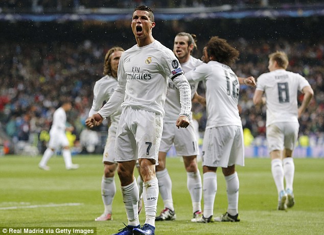 Zidane nhảy nhót tới rách quần sau pha bỏ lỡ của trò cưng Benzema - Ảnh 2. Zidane nhảy nhót tới rách quần sau pha bỏ lỡ của trò cưng Benzema - Ảnh 2.