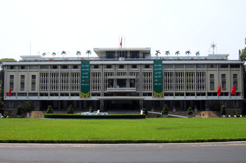 dinh-doc-lap-mo-cua-them-2-phong-cho-khach-tham-quan