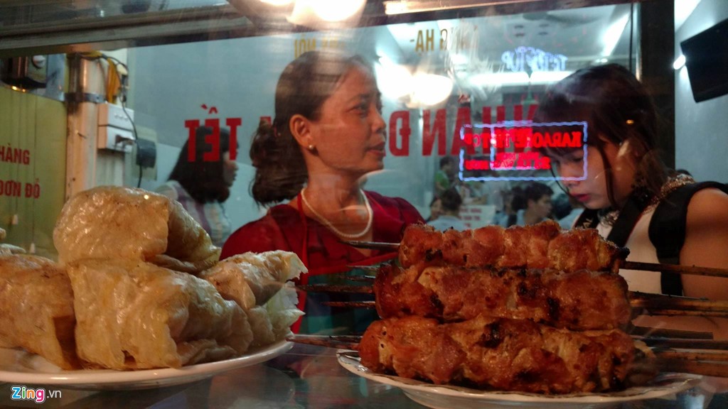 Ong Obama hoa minh vao dam dong o Ha Noi sau khi an bun cha hinh anh 9